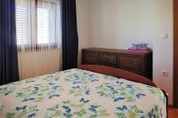 Posteľ alebo postele v izbe v ubytovaní Apartment in Jasenice Rovanjska near the beach