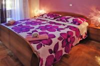 Posteľ alebo postele v izbe v ubytovaní Apartment in Jasenice Rovanjska near the beach