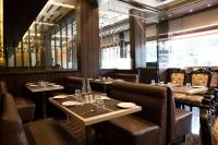 O zonă de relaxare la Gold Crest Business Hotel