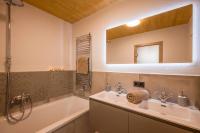 Koupelna v ubytování Narzenhof Wellness Chalets, Familien & Luxus Apartments am Bauernhof