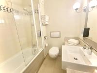 Un baño de Campanile Val de France