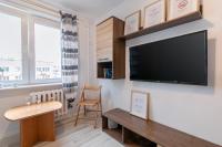 Televízia a/alebo spoločenská miestnosť v ubytovaní Studio Gdansk Szopy 2