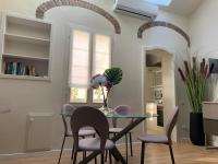 A seating area at Maison del Ducato Cavour 37