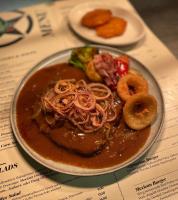 Jídlo v hotelu nebo okolí