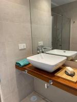 Kúpeľňa v ubytovaní LyriosHomes Luxury Costa Ballena Beach