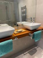 Kúpeľňa v ubytovaní LyriosHomes Luxury Costa Ballena Beach