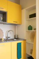 Kuchnia lub aneks kuchenny w obiekcie VITEDIMARE APARTMENT SOLE - SUN