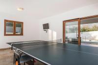 Stolní tenis v ubytování Villa in Rovanjska with Swimming Pool nebo okolí