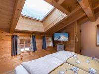 Postel nebo postele na pokoji v ubytování Narzenhof Wellness Chalets, Familien & Luxus Apartments am Bauernhof
