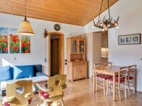Kuchnia lub aneks kuchenny w obiekcie Spacious Chalet in Maishofen near Forest