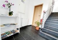 Knihovna v apartmánu