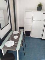 Kuchyňa alebo kuchynka v ubytovaní APARTAMENTO con TERRAZA VISTAS AL MAR