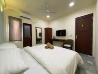 Courtyard Guesthouseにあるテレビまたはエンターテインメントセンター
