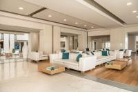 Posedenie v ubytovaní Avra Imperial Hotel