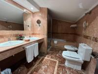 A bathroom at Santiago