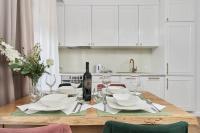 Nápoje v ubytovaní Apartments Dmowskiego Kępa Mieszczańska by Noclegi Renters