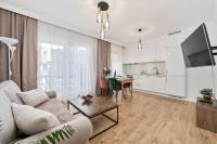 Televízia a/alebo spoločenská miestnosť v ubytovaní Apartments Dmowskiego Kępa Mieszczańska by Noclegi Renters