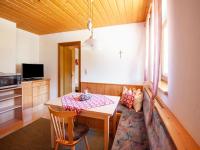 Televízia a/alebo spoločenská miestnosť v ubytovaní Mountain-view Apartment in Ramsau