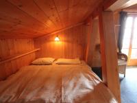Posteľ alebo postele v izbe v ubytovaní Attractive chalet right on the piste with sauna