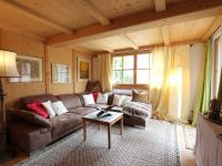 Posedenie v ubytovaní Attractive chalet right on the piste with sauna