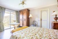 Een bed of bedden in een kamer bij Le Clos des Senteurs de Chateauneuf de Grasse