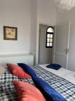 Łóżko lub łóżka w pokoju w obiekcie Fuerte Holiday M&M Apartaments