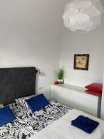 Łóżko lub łóżka w pokoju w obiekcie Fuerte Holiday M&M Apartaments
