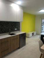 Kuchyň nebo kuchyňský kout v ubytování Acogedor apartamento a 100 mtr de la playa, 1 dormitorio y salón con sofá cama