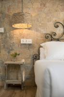 A bed or beds in a room at Casa de la Romanilla