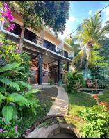 Captain Morgan Hostel Lake Coatepequeにある庭