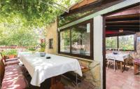 Vonkajšia záhrada v ubytovaní Five-Bedroom Holiday Home In Orebic