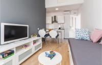 Kuchyňa alebo kuchynka v ubytovaní One-Bedroom Apartment In Porec