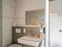 A bathroom at Riverside Apartment in Oed-Öhling