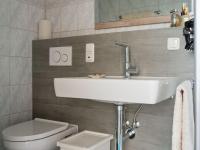 A bathroom at Riverside Apartment in Oed-Öhling