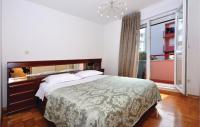 Posteľ alebo postele v izbe v ubytovaní One-Bedroom Apartment Split With Sea View 02