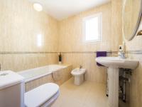 A bathroom at Cubo's La Terraza del Mar