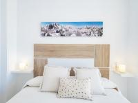 A bed or beds in a room at Cubo's La Terraza del Mar
