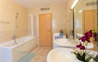 Plán poschodí v ubytovaní Beautiful Home In Palit With 4 Bedrooms And Wifi