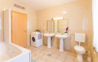 Plán poschodí v ubytovaní Beautiful Home In Palit With 4 Bedrooms And Wifi