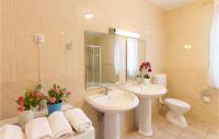 Plán poschodí v ubytovaní Beautiful Home In Palit With 4 Bedrooms And Wifi