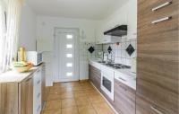 Kuchnia lub aneks kuchenny w obiekcie Two-Bedroom Holiday Home In Medulin