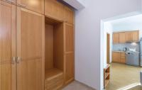 1 Bedroom Nice Apartment In Makarska &#xC8FC;&#xBC29; &#xB610;&#xB294; &#xAC04;&#xC774; &#xC8FC;&#xBC29;