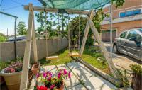 Vonkajšia záhrada v ubytovaní 1 Bedroom Cozy Apartment In Privlaka