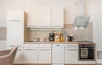 Kuchyň nebo kuchyňský kout v ubytování 2 Bedroom Amazing Apartment In Rijeka