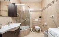 Koupelna v ubytování 2 Bedroom Amazing Apartment In Rijeka