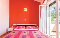 Cama ou camas em um quarto em Amazing Apartment In Makarska With Wifi