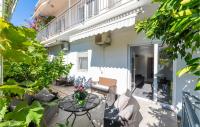 Balkón alebo terasa v ubytovaní Apartment Kastel Stari 96 With Outdoor Swimmingpool