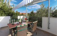 Balkón alebo terasa v ubytovaní Apartment Kastel Stari 96 With Outdoor Swimmingpool
