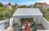 Balkón alebo terasa v ubytovaní Apartment Kastel Stari 96 With Outdoor Swimmingpool