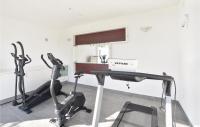 Posilňovňa alebo fitness centrum v ubytovaní Two-Bedroom Apartment In Stanici